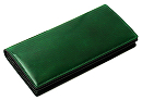 コードバンの長財布。緑色は風水的にもグッドです